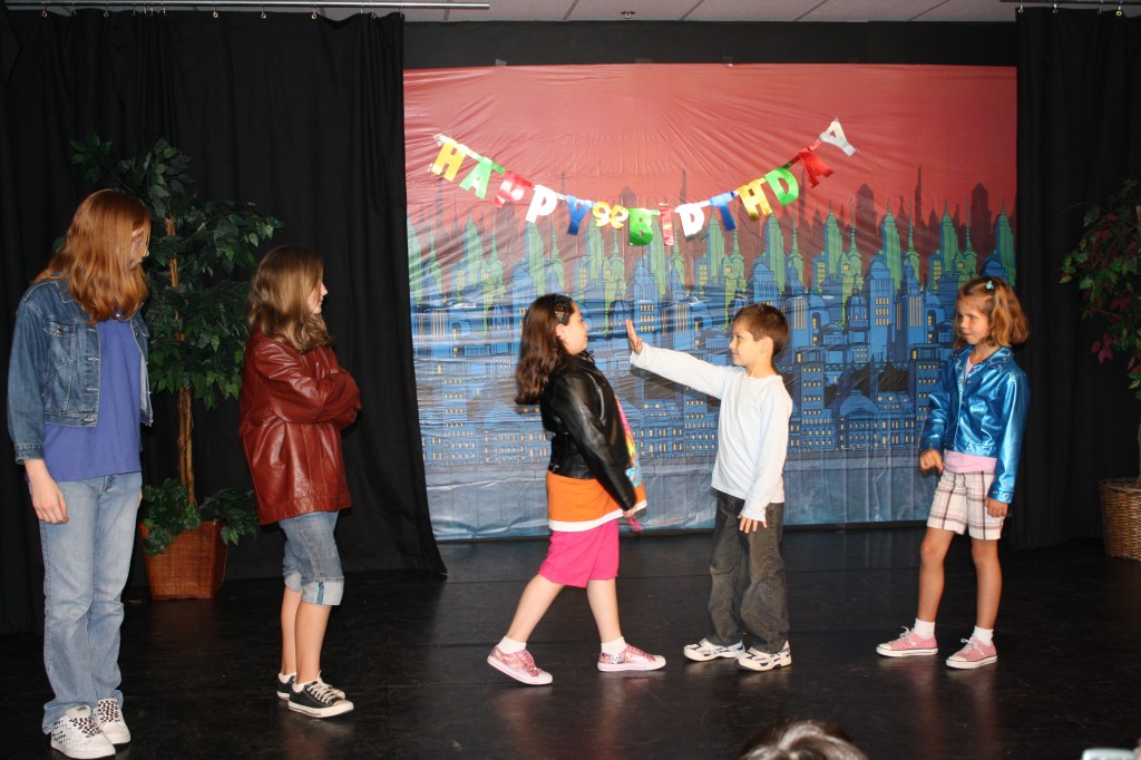 Standing Ovation throws award-winning birthday parties, where your child is the star of the show.