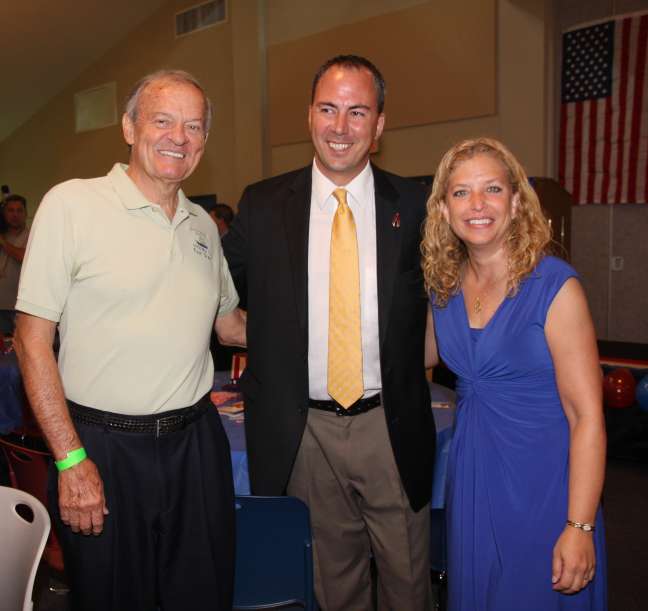 5.	Congresswoman Debbie Wasserman-Schultz visits Wilton Manors. Photo by Carol Porter.